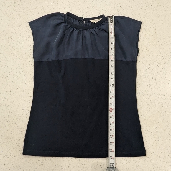 Liz Claiborne top blouse navy blue, high round neckline, sleeveless, size PM - Picture 6 of 10